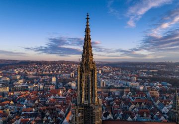 Ulm dall'alto con campanile in evidenza